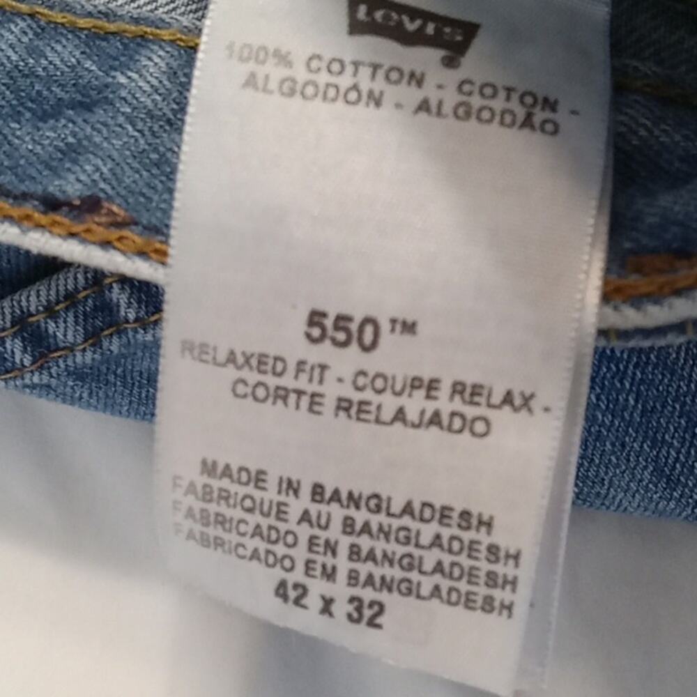 Levi 550 men's size 42X32 relaxed fit denim jeans. Athleisure - Picture 8 of 10